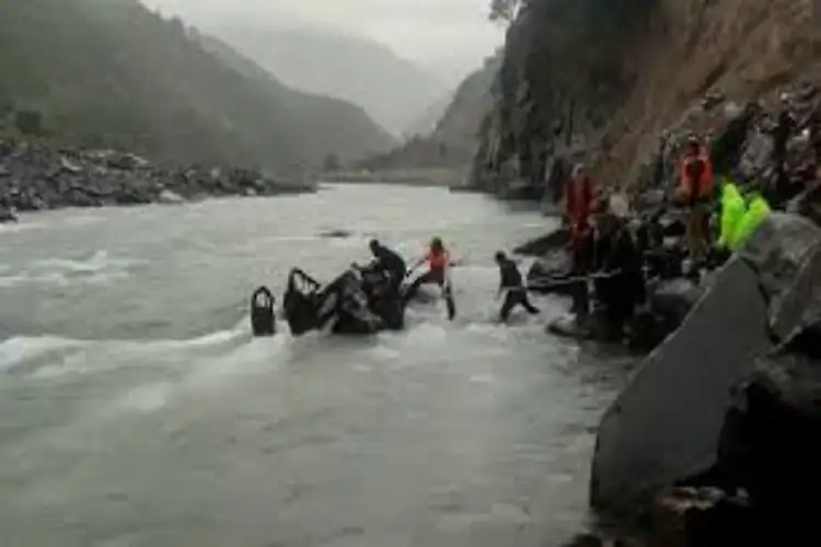 J-K: One dead, three injured as car plunges into nallah in Doda
