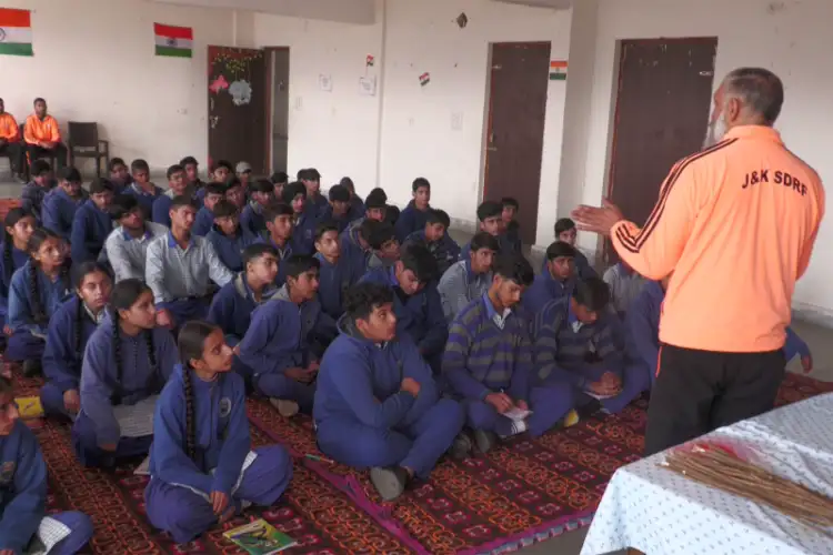 J-K: Five-day basic training course by SDRF held at Udhampur school