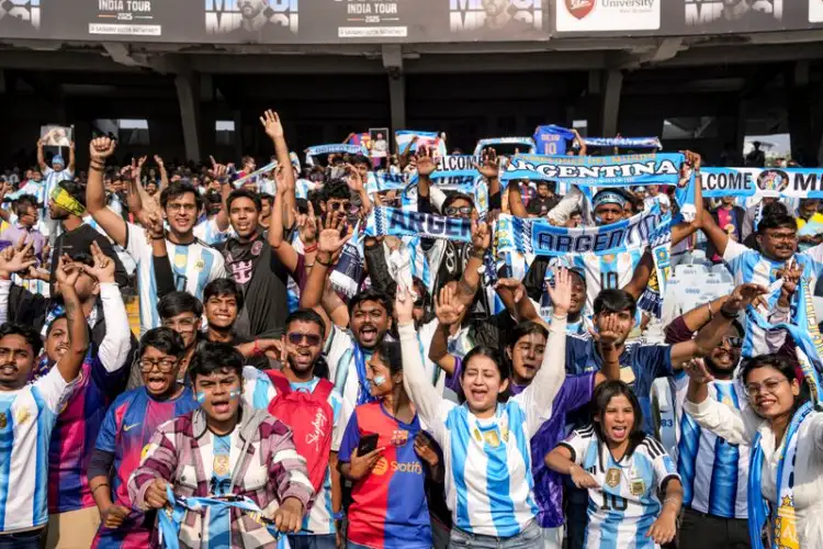 Messi, Suarez, De Paul at Salt Lake Stadium, greeted by thousands of fans