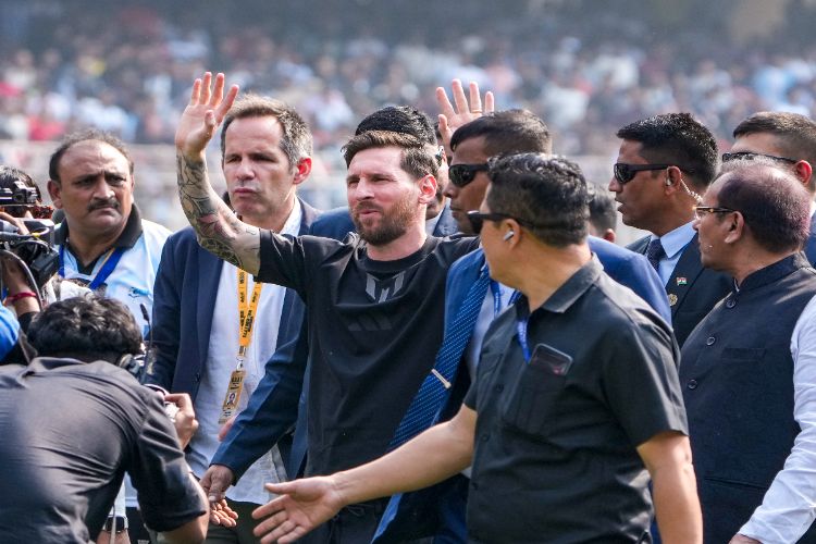 Chaos erupts at Messi's event, Mamata apologises and orders probe