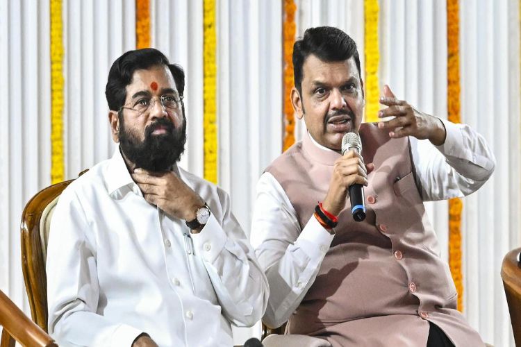 Fadnavis and Shinde paid tributes at Hedgewar's memorial