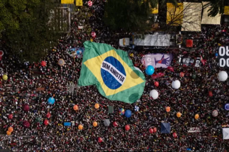 Massive protests erupt in Brazil against bill to reduce former President Bolsonaro's prison sentence
