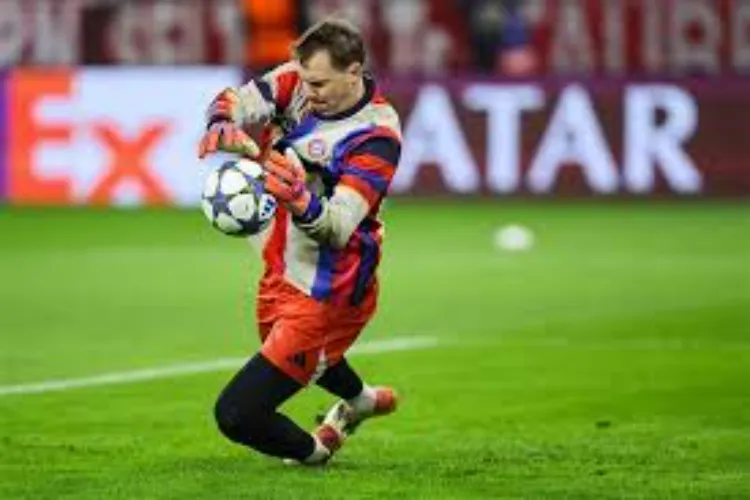 Bayern Munich goalkeeper Manuel Neuer could miss the last match of the year due to a hamstring injury.