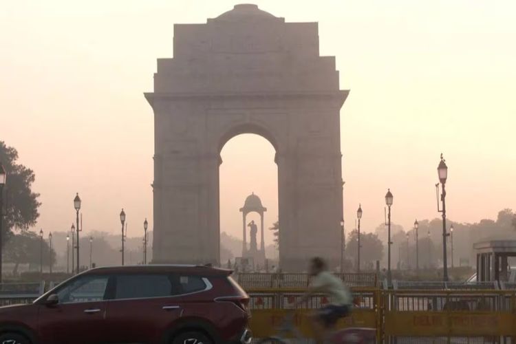 Delhi's air quality improves marginally but AQI remains 'very poor'