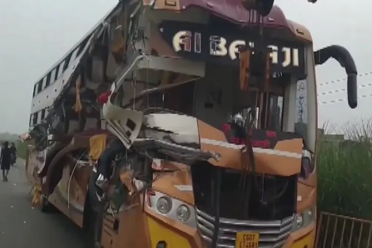 A horrific collision between a truck and a bus in Basti, Uttar Pradesh, has left four pilgrims dead and 20 injured.