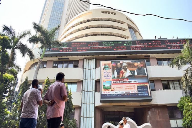 Sensex, Nifty fall marginally in early trade