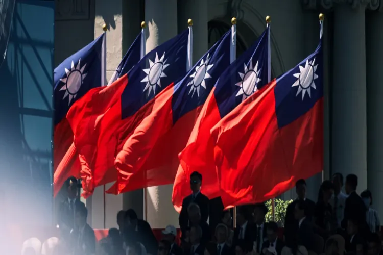 The United States has announced an arms sales package for Taiwan worth more than 10 billion.
