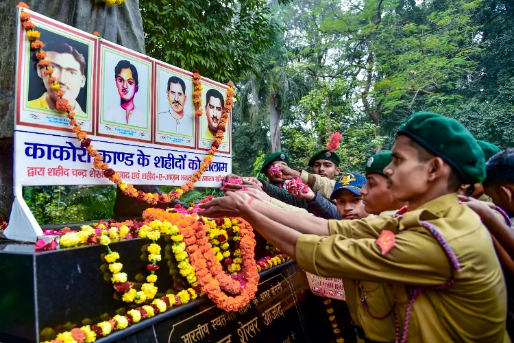 Yogi Adityanath paid tribute to the heroes of the 'Kakori Train Action'.