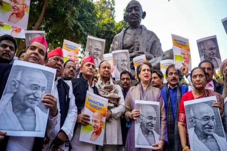 Activists, MPs stage symbolic protest in Delhi against 'VB-G Ramji Bill'