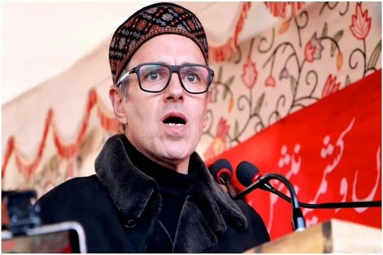 Omar Abdullah meets Jal Shakti Minister, requests early release of funds