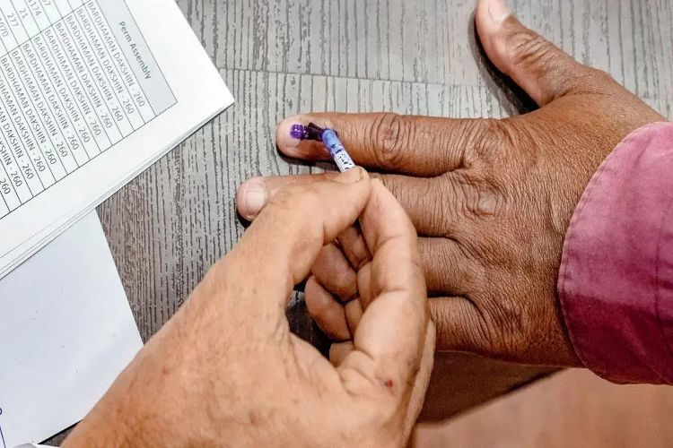 Voting ends in 23 local bodies in Maharashtra, polling percentage till noon is 47.04