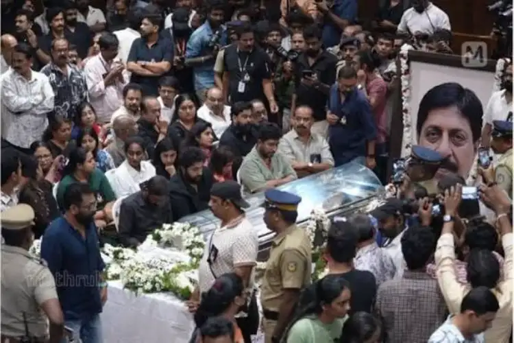 Last rites of Malayalam cinema veteran Sreenivasan held in Kochi