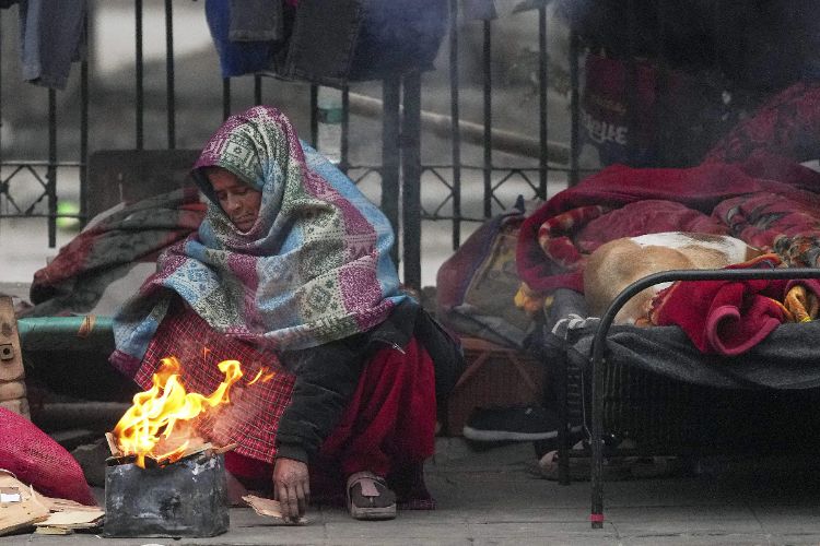 Delhi's air quality in 'very poor' category, thick haze engulfs it