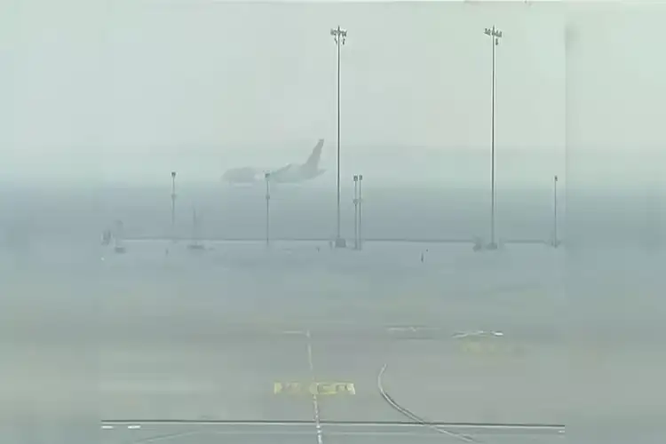 Dense fog disrupts flight operations in Northern India