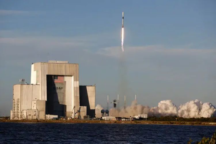 Russia developing new weapon to target Starlink satellites: Intelligence agencies suspect