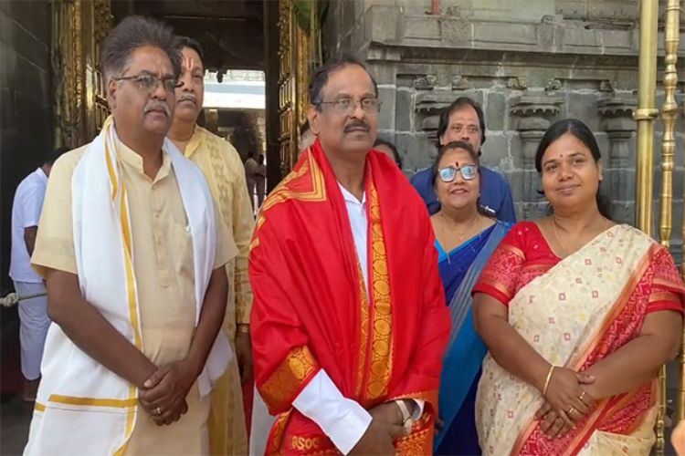 ISRO chief Narayanan offers prayers at Tirumala ahead of space mission
