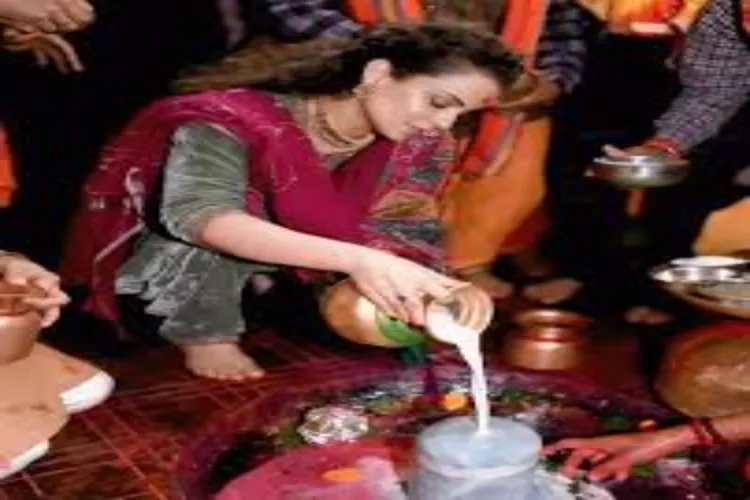 Kangana Ranaut offered prayers at Baba Baidyanath Dham in Deoghar.