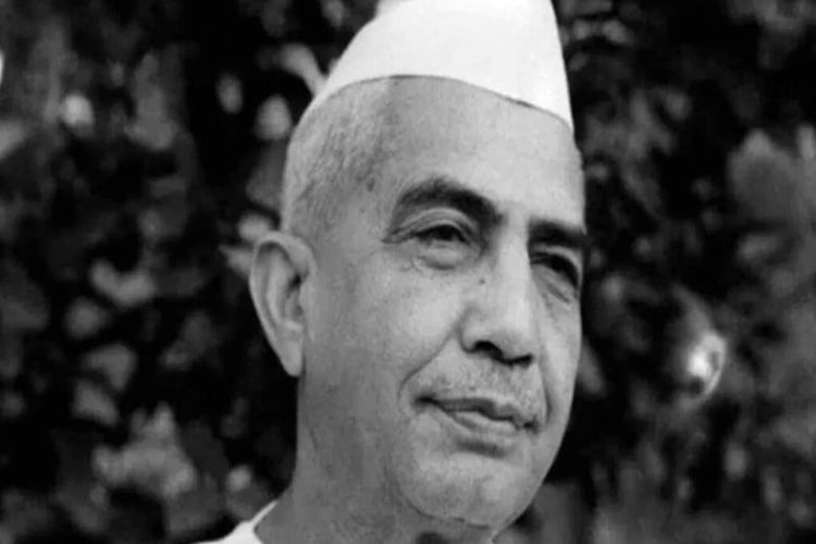 Tributes paid to former Prime Minister Chaudhary Charan Singh on his birth anniversary in Delhi
