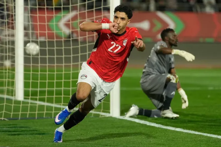 Mohamed Salah's late goal secured a 2-1 victory for Egypt against Zimbabwe, giving them a winning start to the Africa Cup of Nations.
