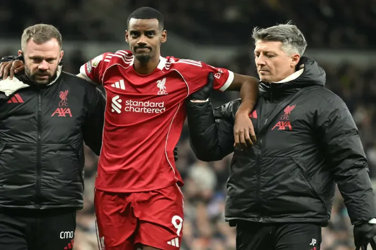 Liverpool suffers a major blow: Alexander Isak ruled out for two months, coach Slot calls him 'careless'.