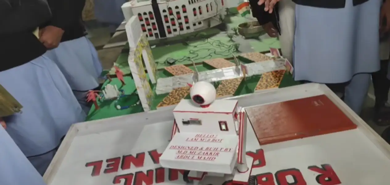 Madrasa students in Delhi have created an AI robot.