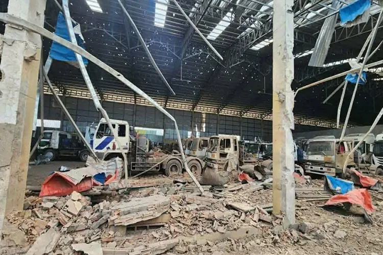 Violence erupts again on the Thailand-Cambodia border, with heavy gunfire amid peace talks.