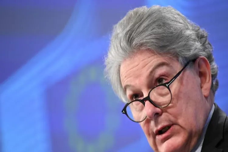 The US has imposed visa restrictions on five European citizens, including a former EU commissioner.