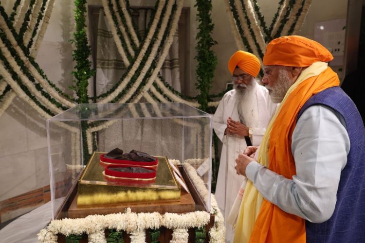 Guru Gobind Singh will remain a symbol of courage, compassion and sacrifice: PM Modi