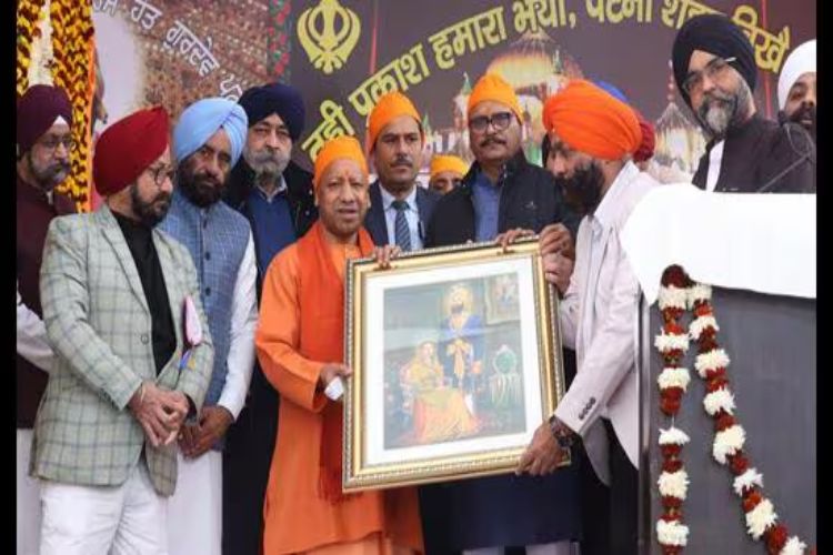 Guru Gobind Singh's struggle inspires us to remain steadfast on the path of fearlessness: Yogi Adityanath