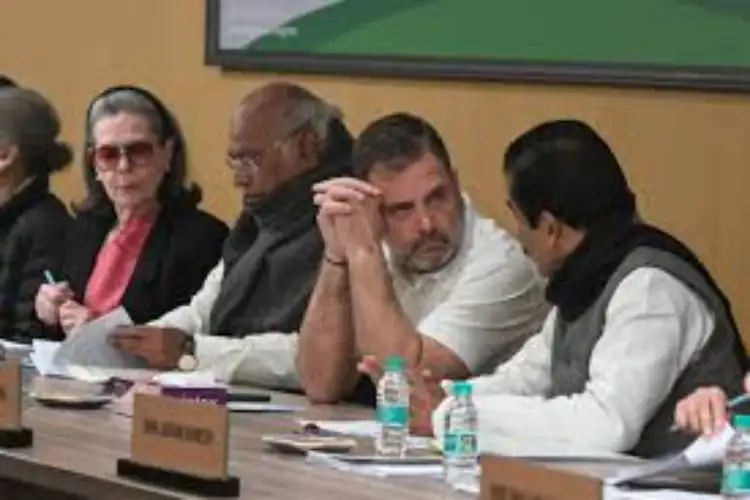 Congress CWC meeting begins at Indira Bhawan; Siddaramaiah, Tharoor among others present