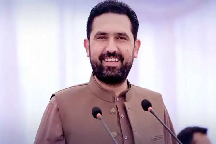 Pakistan: Khyber Pakhtunkhwa CM Afridi slams Punjab govt for blocking Tehreek-e-Insaf activities during Lahore visit