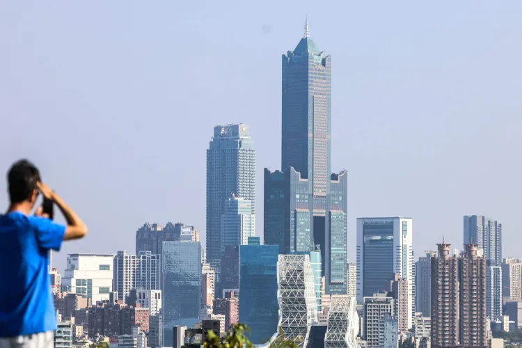 A powerful 7.0 magnitude earthquake struck off the northeastern coast of Taiwan, shaking buildings in Taipei.