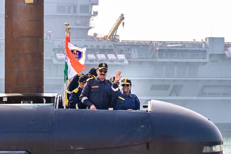 President Murmu takes a ride on a submarine at Karwar Naval Base