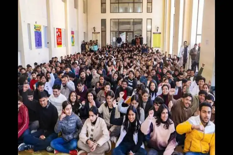 IGMC resident doctors call off indefinite strike after CM's assurance on probe, revocation of termination