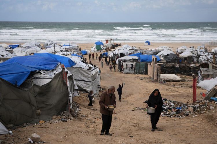 Rain in Gaza floods camps