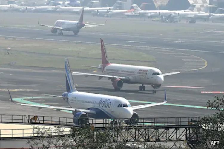 128 flights cancelled, eight diverted at Delhi airport due to fog