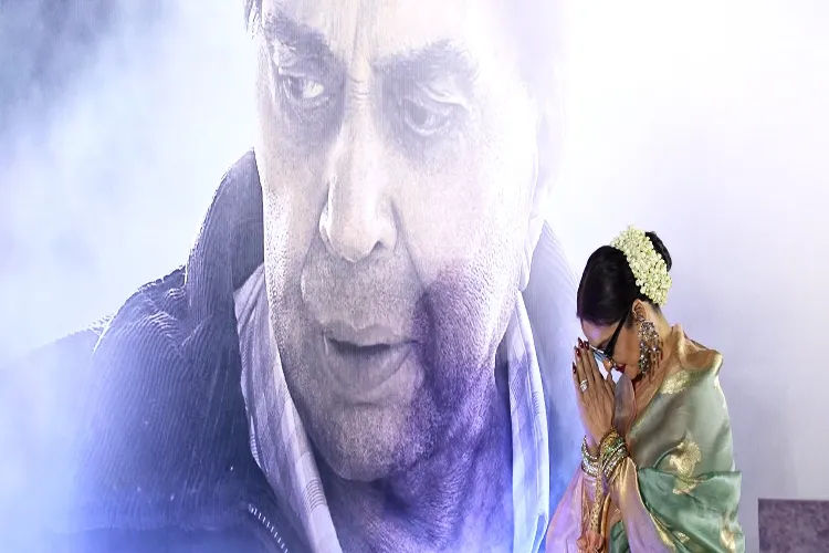 Rekha's emotional moment at the 'Ekkiis' screening; she showered Agastya Nanda with affection.