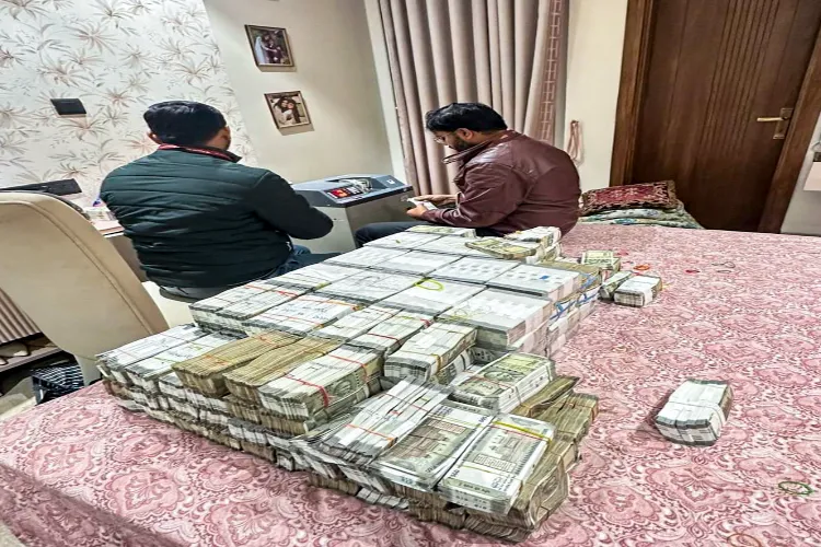 Major action by the ED in Delhi: ₹5.12 crore in cash and jewelry worth ₹8.80 crore recovered from a house.
