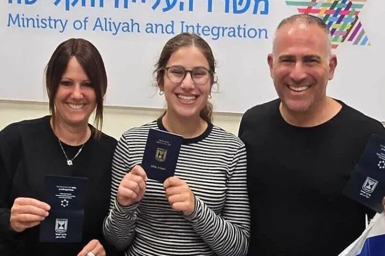 The first immigrants of 2026 arrived in Israel from Australia, signaling changing trends in Jewish migration.