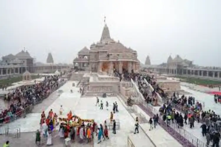 Ayodhya: Devotees perform 'Tula Dan' on second anniversary of Ram Lalla Pran Pratishtha