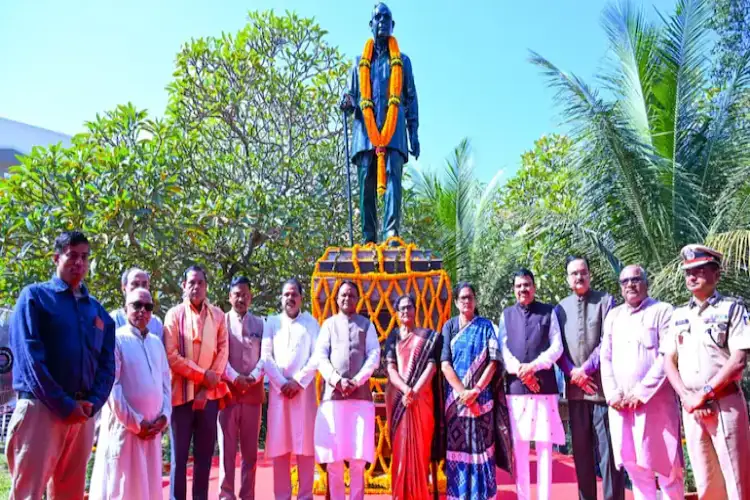 Odisha CM pays floral tribute to Dr Harekrushna Mahtab on death anniversary