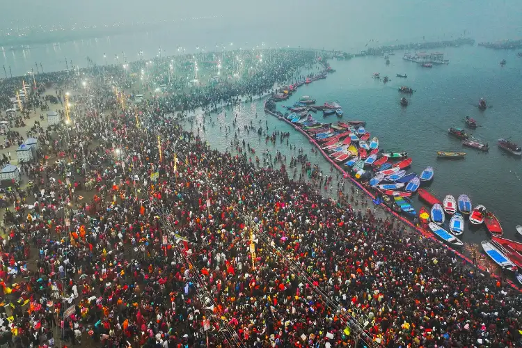 By 8 am, over 6 lakh devotees take holy dip at Sangam on first day of Magh Mela: Official