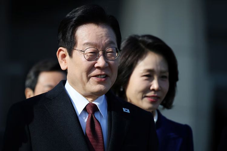 South Korean President arrives in China