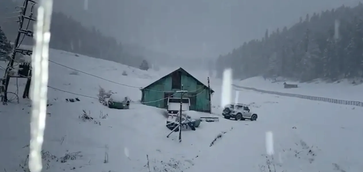 Fresh snowfall in Gulmarg has brought back the charm, making Kashmir a paradise for tourists once again.