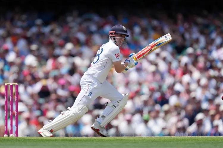 Ashes 5th Test: Joe Root's unbeaten century takes England past 300 runs, in a strong position at lunch.