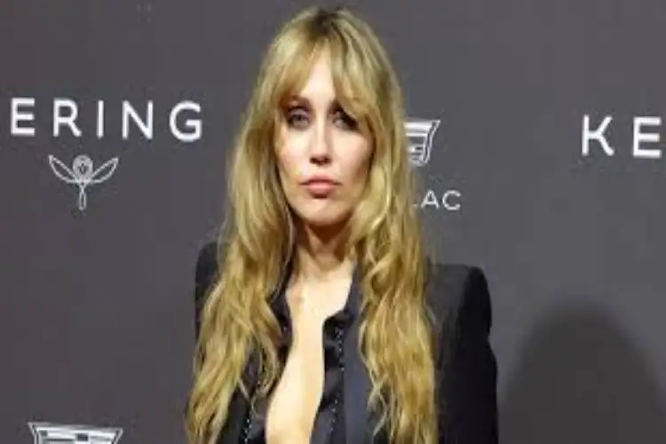 Miley Cyrus brings back Hannah Montana-style bangs ahead of 20-year anniversary