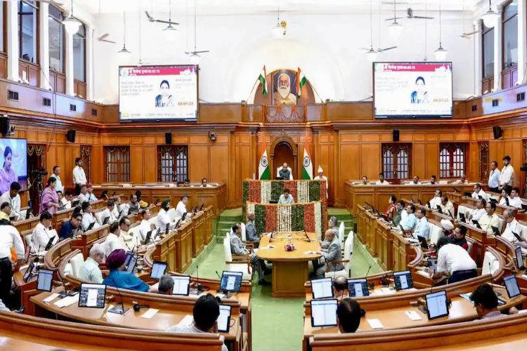 आम आदमी पार्टी के चार विधायक दिल्ली विधानसभा से तीन दिन के लिए निलंबित