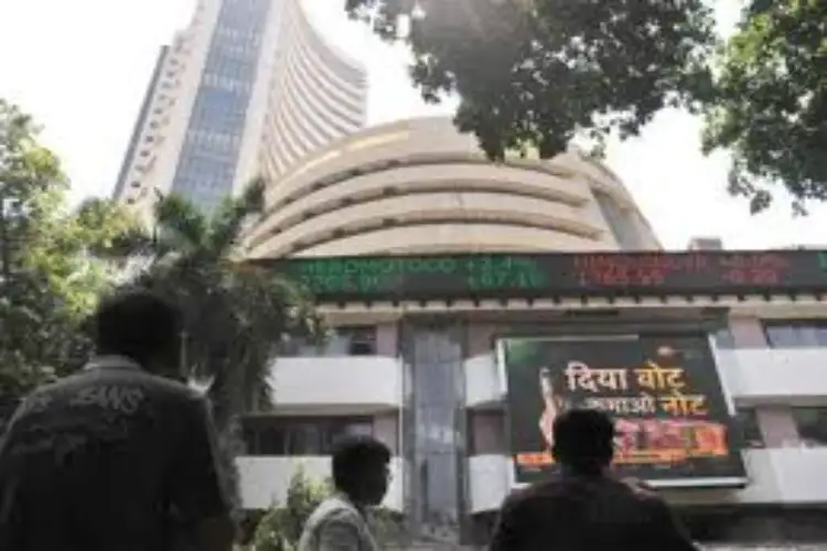 Indian markets open lower, Sensex down 440 points, RIL recovering up 0.7% in early trade