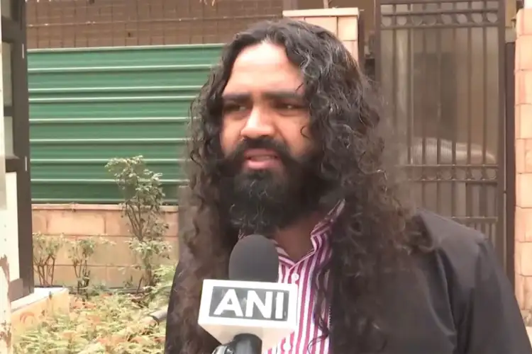 Ittehad-E-Millat Council Chief's son injured in car-bus collision, crystal packet discovered from the car