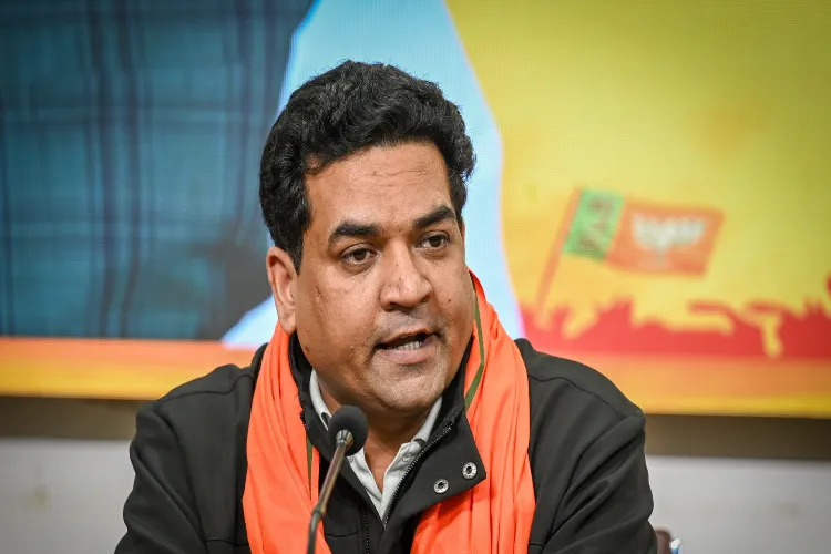 Chaos in the Delhi Assembly sessio, AAP MLAs demand Kapil Mishra's resignation.